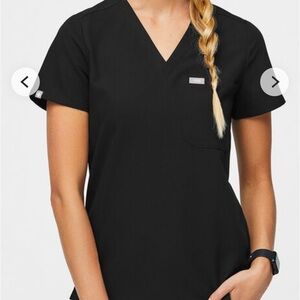 Figs Catarina one pocket black scrub top